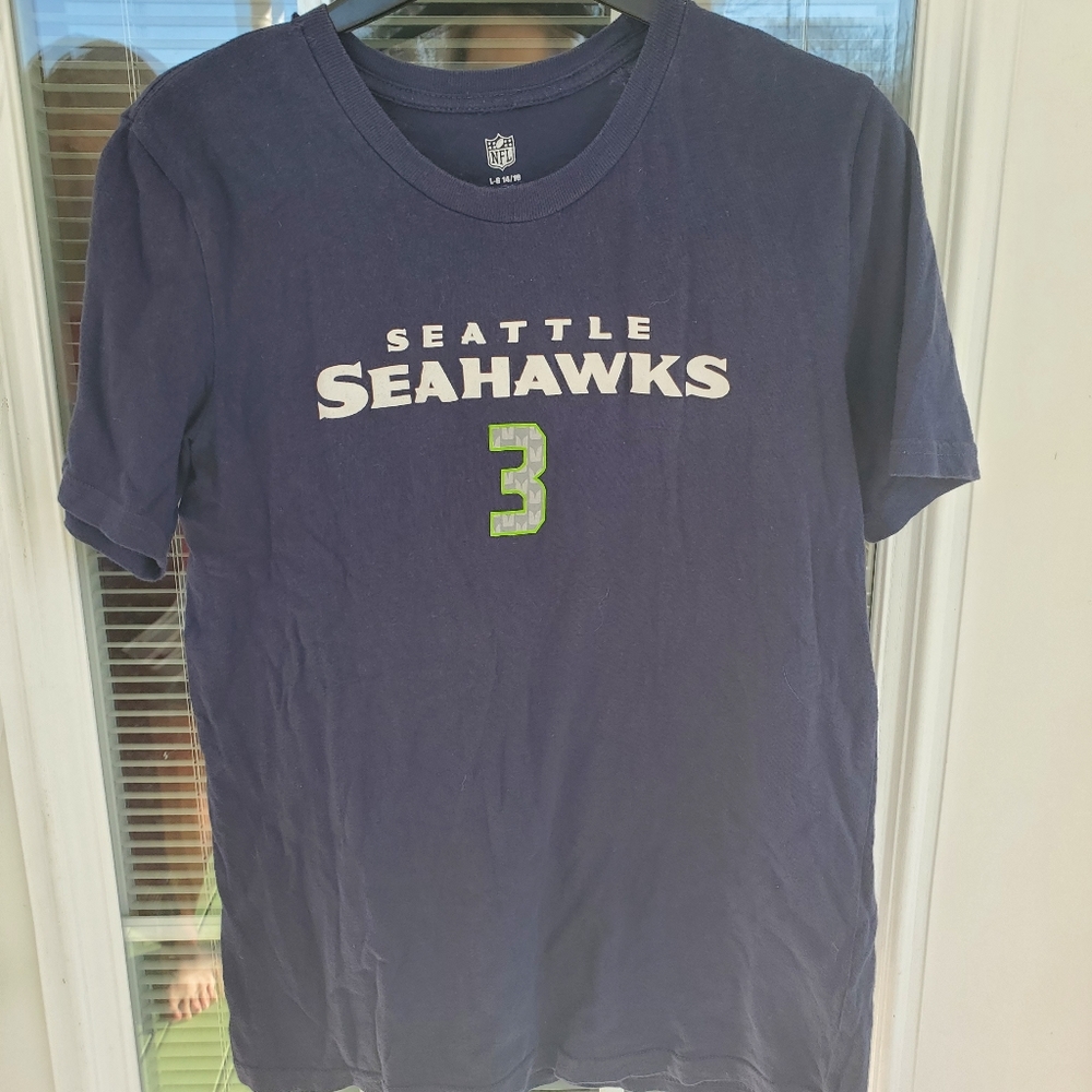 Seattle Seahawks #3 short sleeve shirt. Size large (14/16). GUC.